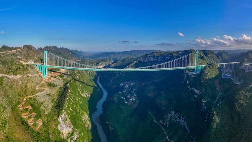 China opens the highest bridge in the world that is 625 meters above the river