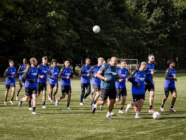 Vitesse's rush job: 'Even receptionist was offered players'