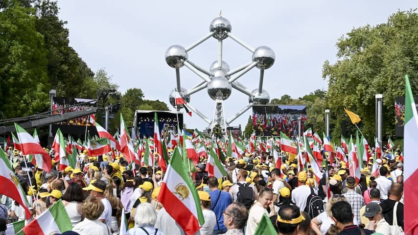 Thousands of Iranians protest in Brussels, speech former vice president Pence