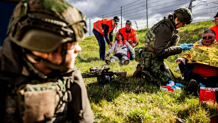 Can you walk on your back with 25 kilos? Defense asks these questions in survey