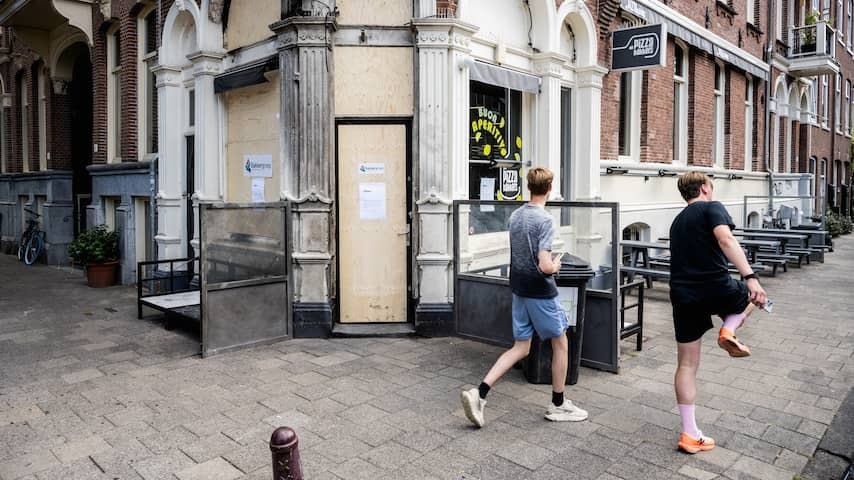 Municipality of Amsterdam closes four buildings of the pizza bakers after series of explosions