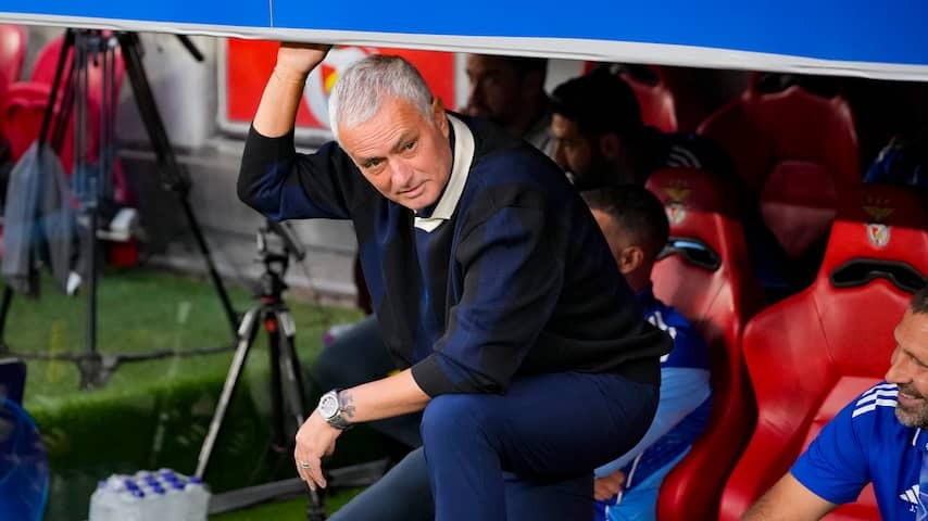 José Mourinho returns to Benfica, where his beautiful trainer career started