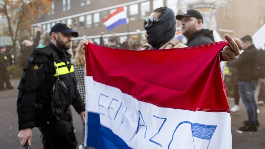 Five arrests in protests against and for asylum shelter in Amersfoort