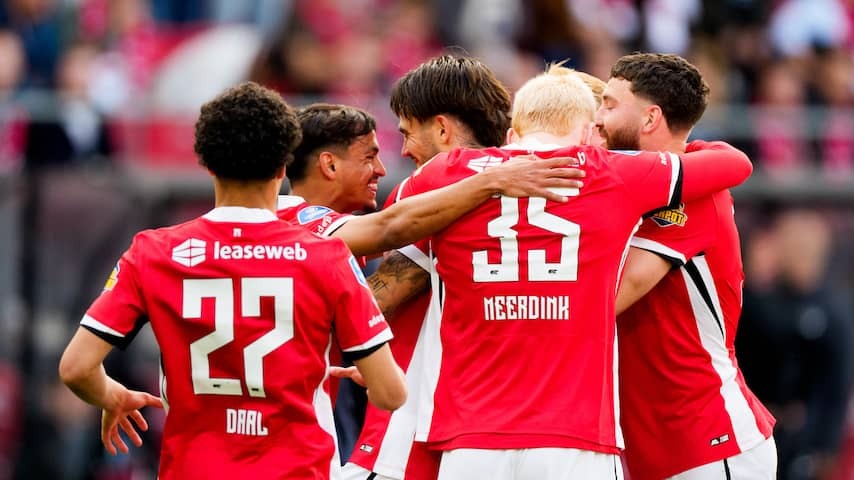 Leader Feyenoord MORST first points due to late penalty in spectacle piece at AZ