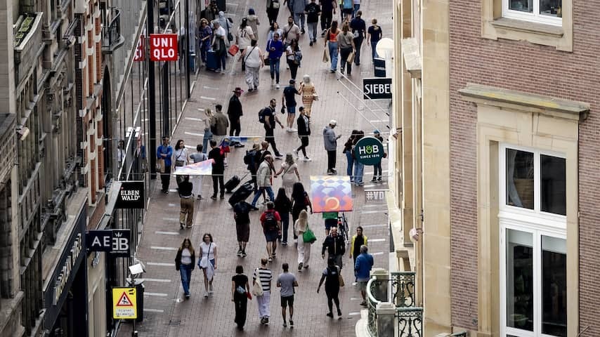 Tourists spent 111 billion euros last year, mainly rise among foreigners