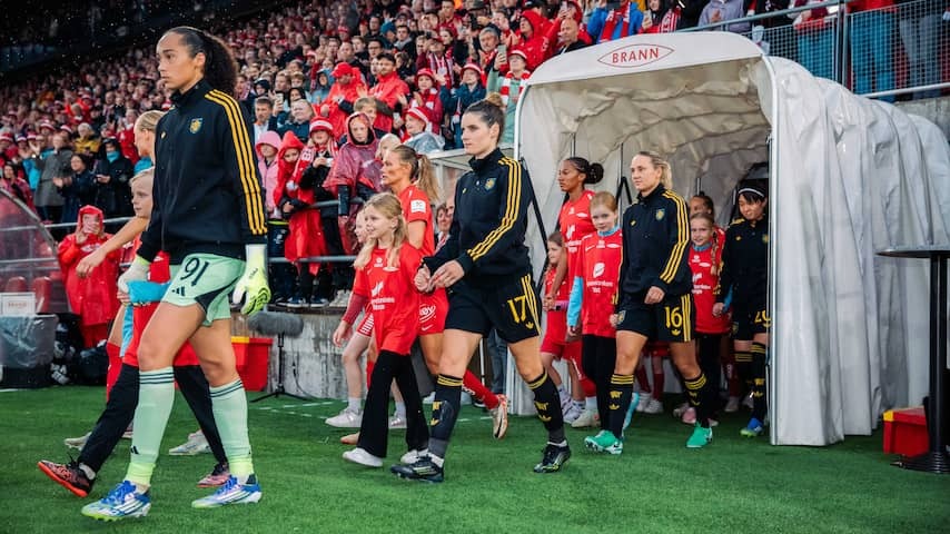 United Women must buy 15 pairs of shoes in Norwegian store after losing bags