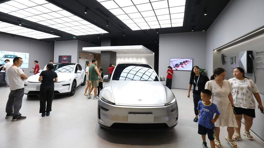 VS supervisor investigates Tesla's whose doors could not be opened