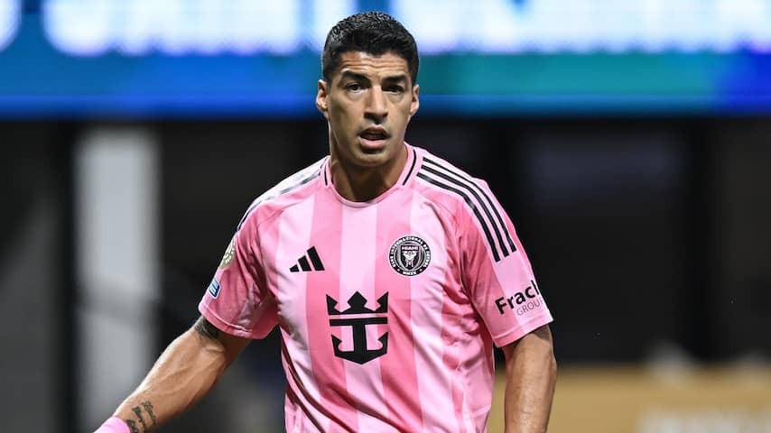 Suárez says sorry for spitting on staff member of opponent: 'moment of frustration'