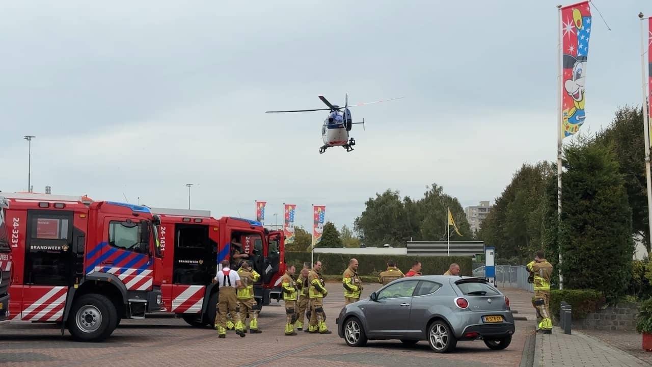 Image from Video: Police Evacuate UWV in Heerlen Due to Possible Explosive