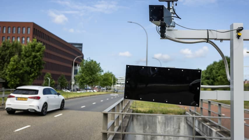 Focus flash punishes telephone use behind steering steering: more than 12,000 fines