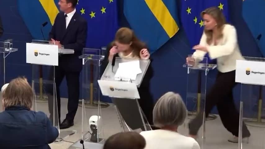 Swedish health minister faints during speech on first day