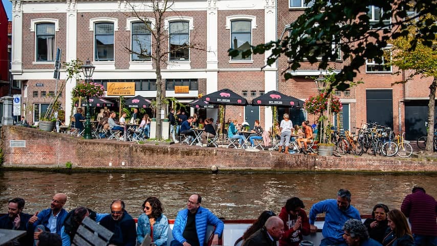 Autumn is taking a step aside this weekend for late summer temperatures up to 27 degrees