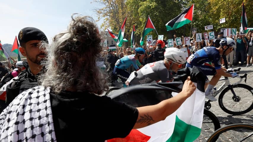 Vuelta again disrupted: Pro-Palestinian demonstrators stop riders