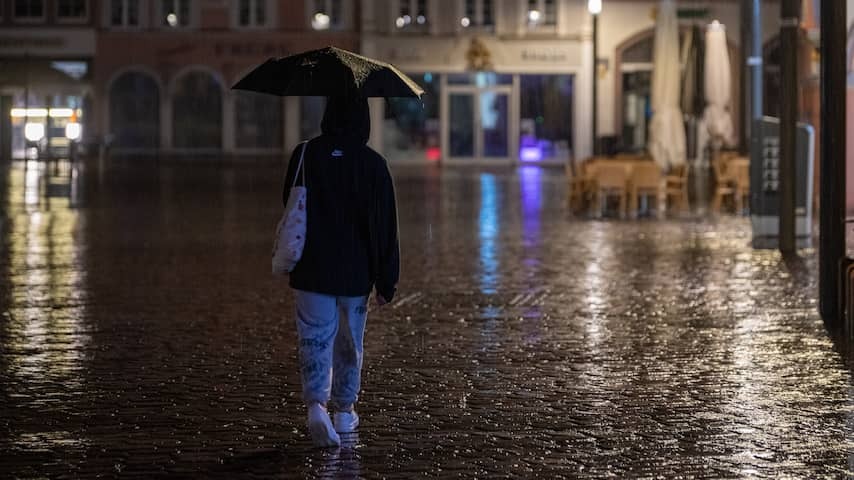 Code Oranje and Red in European countries for floods, snow in Alps