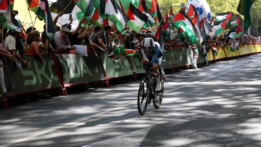 Two Pro-Palestinian demonstrators arrested during time trial Vuelta
