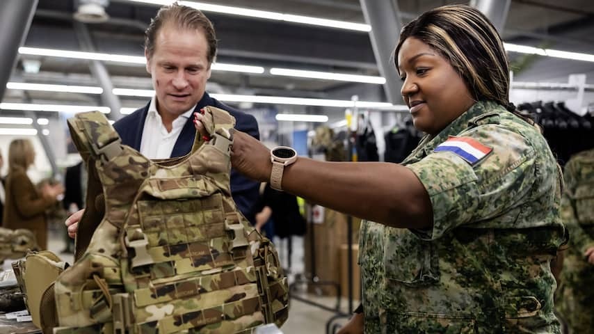 The Ministry of Defense presents first shards for female soldiers
