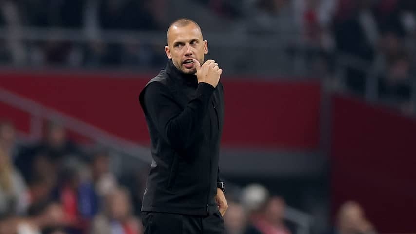 Heitinga fiercely after question about 'capital destruction' at Ajax: 'I determine the setup'