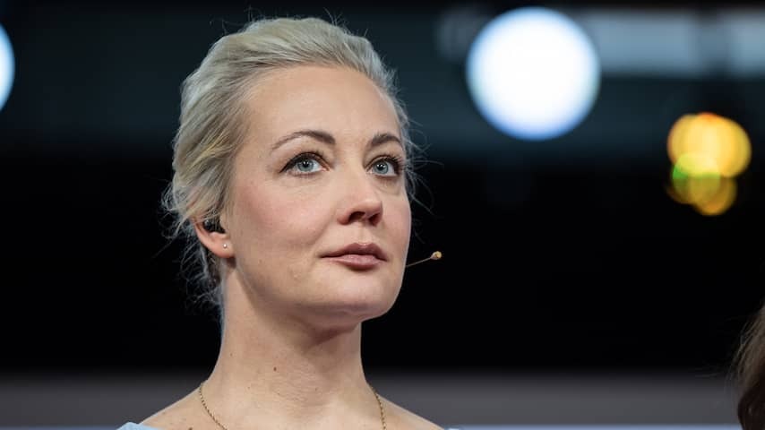 Woman Navalny claims that he was poisoned: 'Labs must release results'