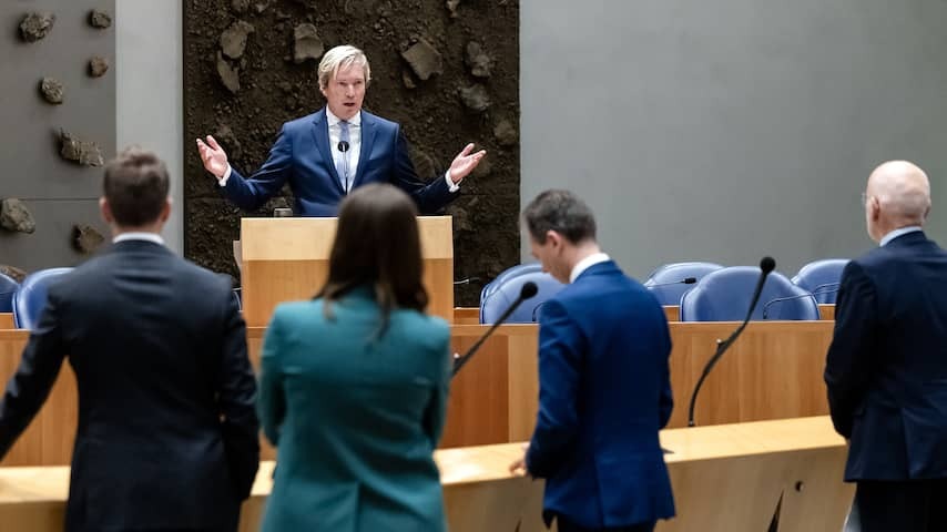 Minister returns to 'rigid' attitude, speaks of 'extreme right -wing rioters'