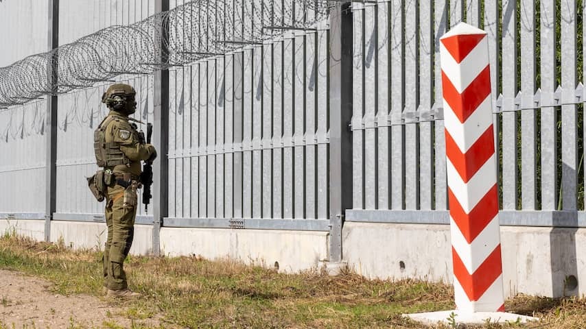 Poland reopens border with Belarus after large army exercise