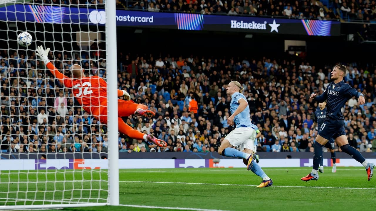 Image from Video: Haaland Lobs the Ball with his head over the keeper in CL