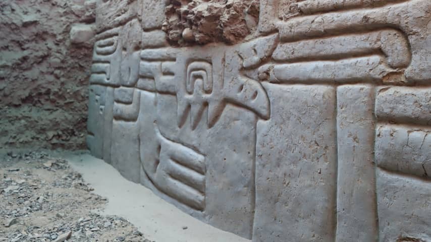 Archaeologists find colorful 3D wall painting of 4,000 years old in Peru