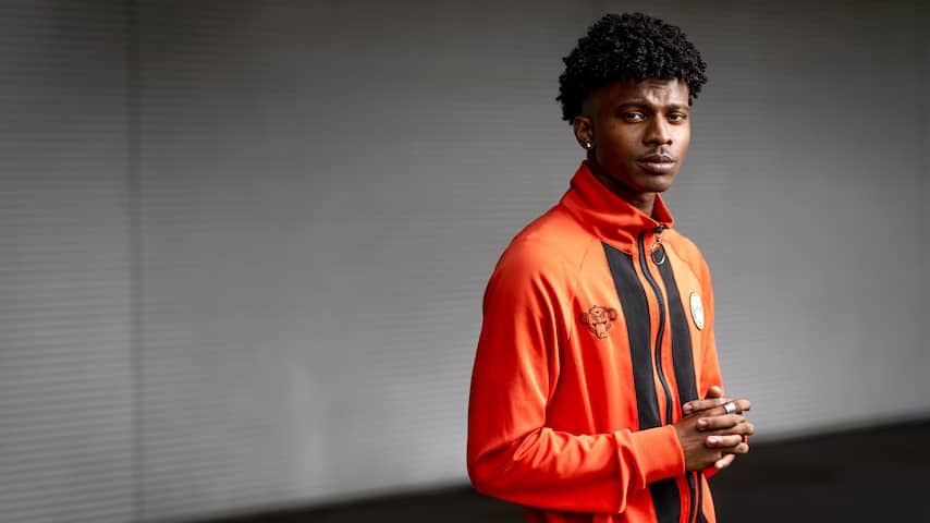 Theater player Daniël Kolf wins Theo d'Or for role in the death of Benny Simons