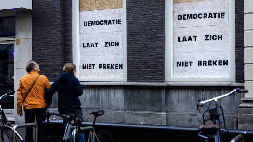Rioters The Hague cause 34,000 euros in damage to the D66 office
