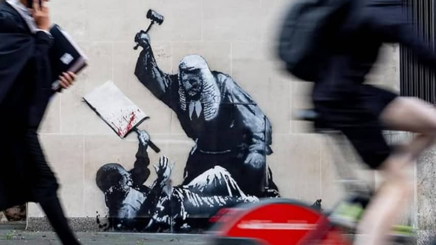 New artwork Banksy shows judge that hits demonstrator with hammer