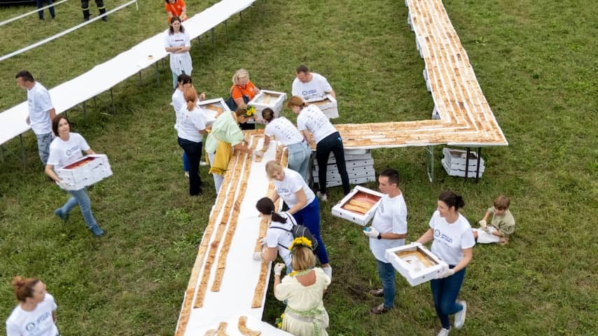 Croatian village breaks world record with 9,000 strudels in row of 3 kilometers