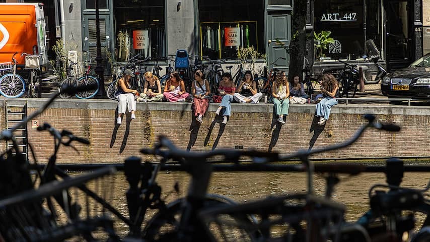 Friday afternoon drink is possible outside due to sun and summer temperatures