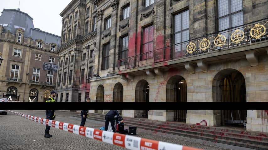 Pro-Palestinian organization daubs Royal Palace on Dam Square with red paint