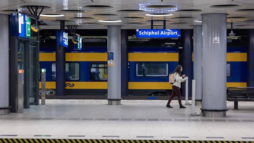 Much fewer trains to and from Schiphol due to signal failure