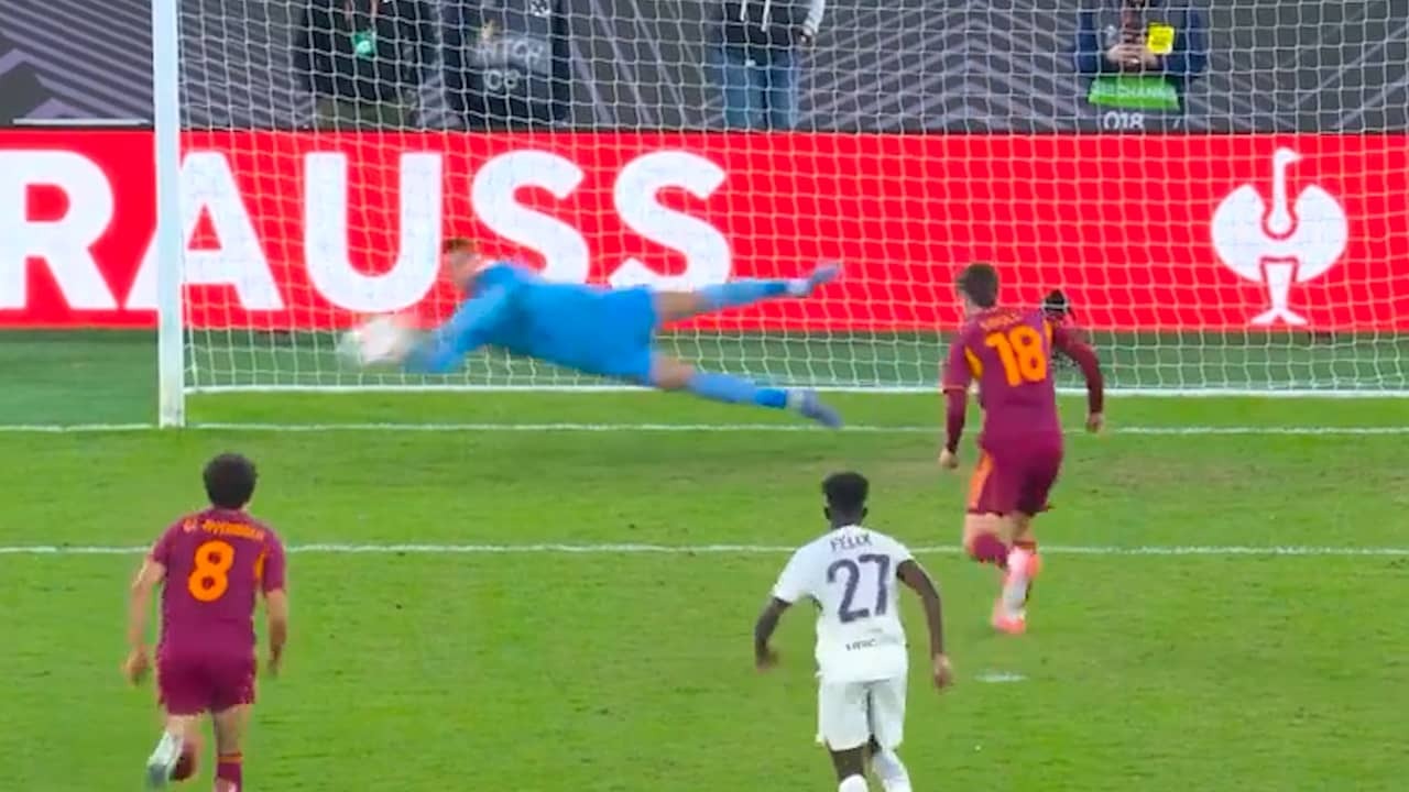 Image from video: Penalty is taken three times and missed three times at AS Roma-Lille