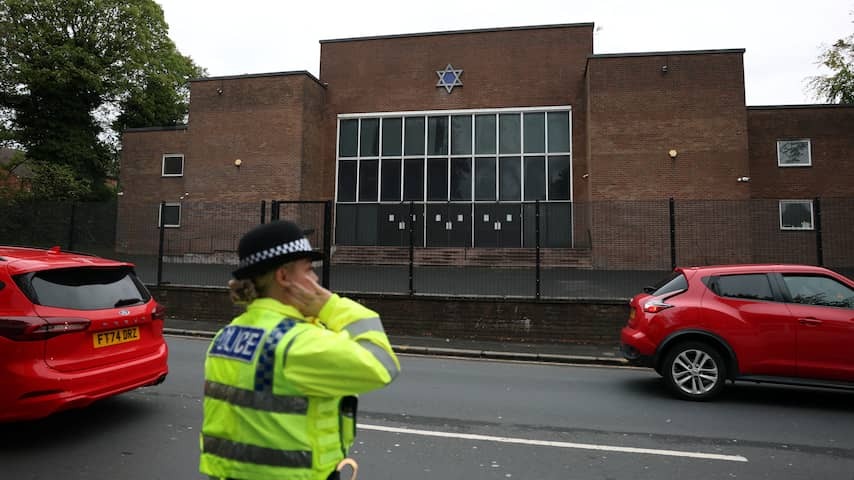Officer Synagogue Manchester called the police during attack