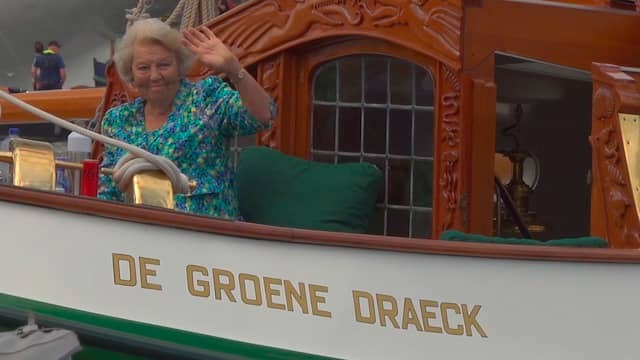 Princess Beatrix sails in sailing yacht De Groene Draeck on Sail