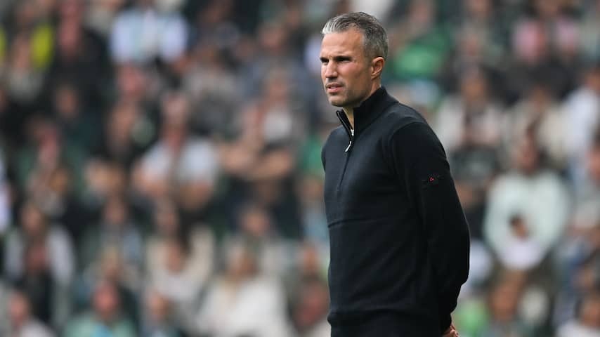 Feyenoord-Coach van Persie sets up eleven in Europe against Aston Villa