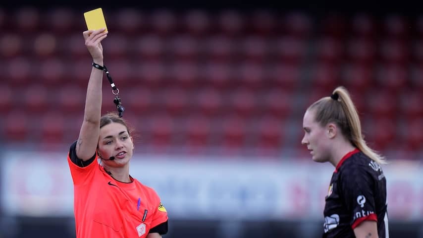 Player Excelsior gets red for laces, but arbitrator is not in class