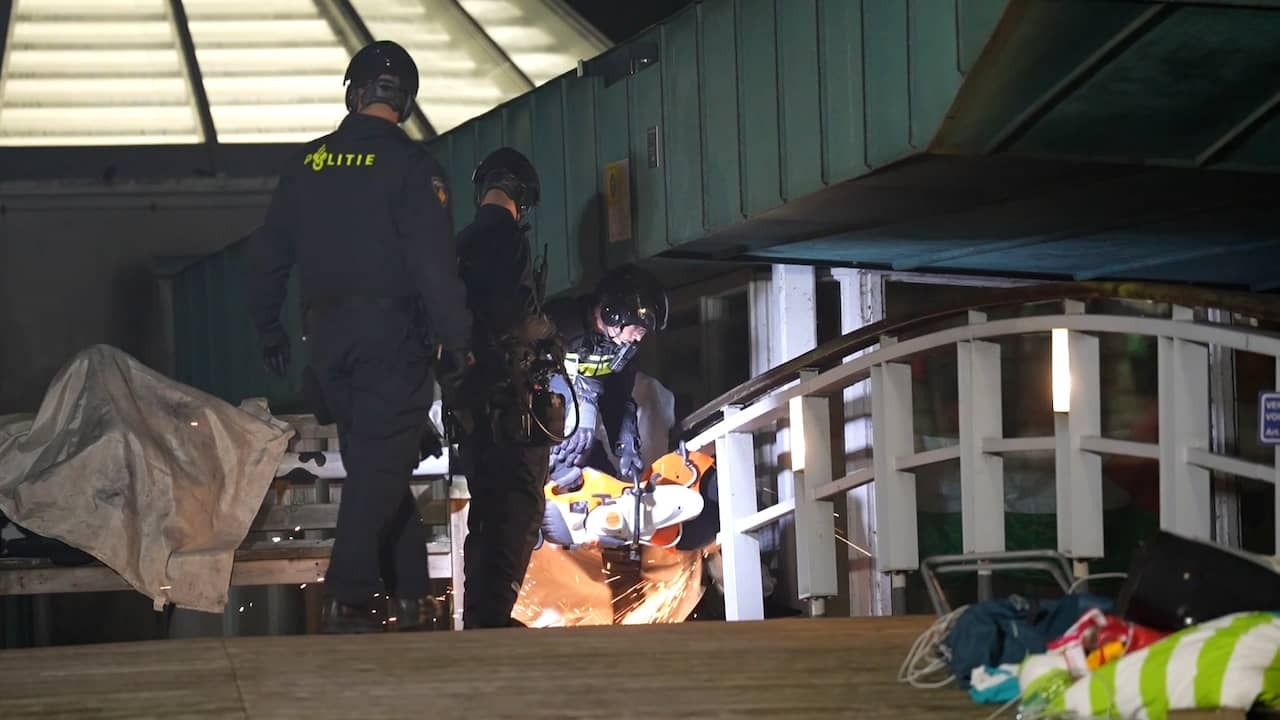Police saw demonstrators loose during dangerous occupation in Radboud laboratory