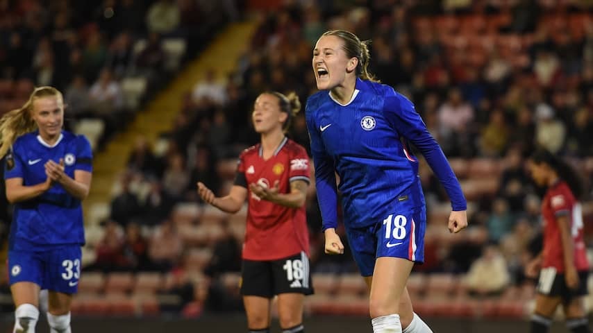 Wieke Kaptein makes an opening goal in a draw between Chelsea and United
