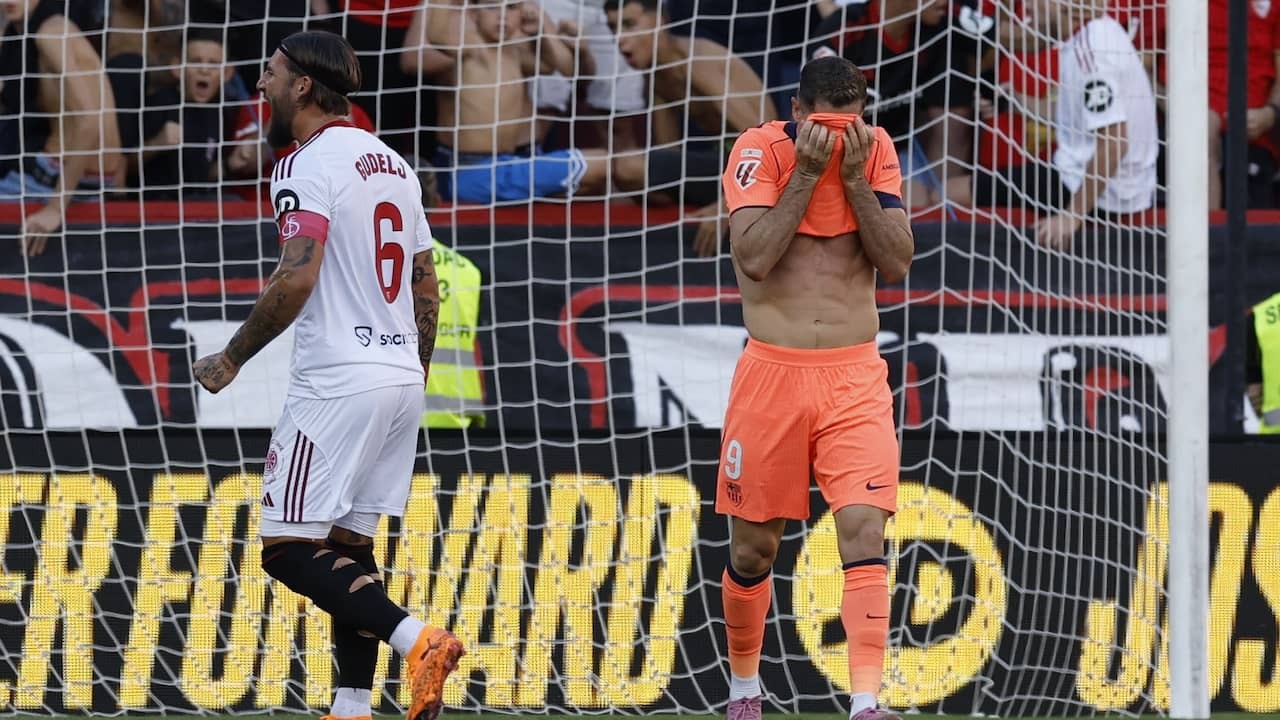 Image from Video: Lewandowski Mist Penalty in match against Seville